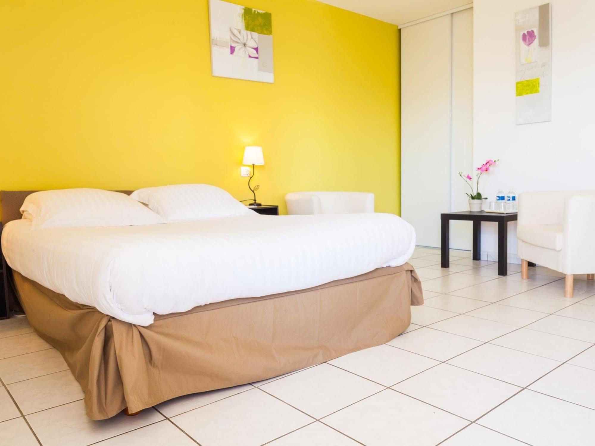 Le Grand Jardin Otel Aujargues Dış mekan fotoğraf