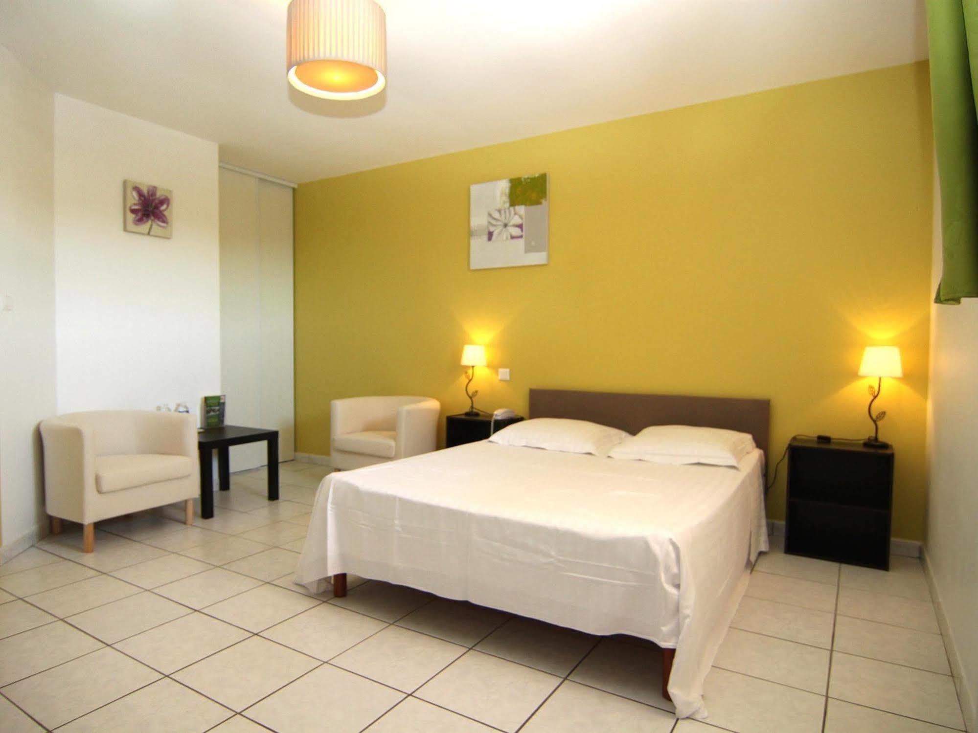Le Grand Jardin Otel Aujargues Dış mekan fotoğraf