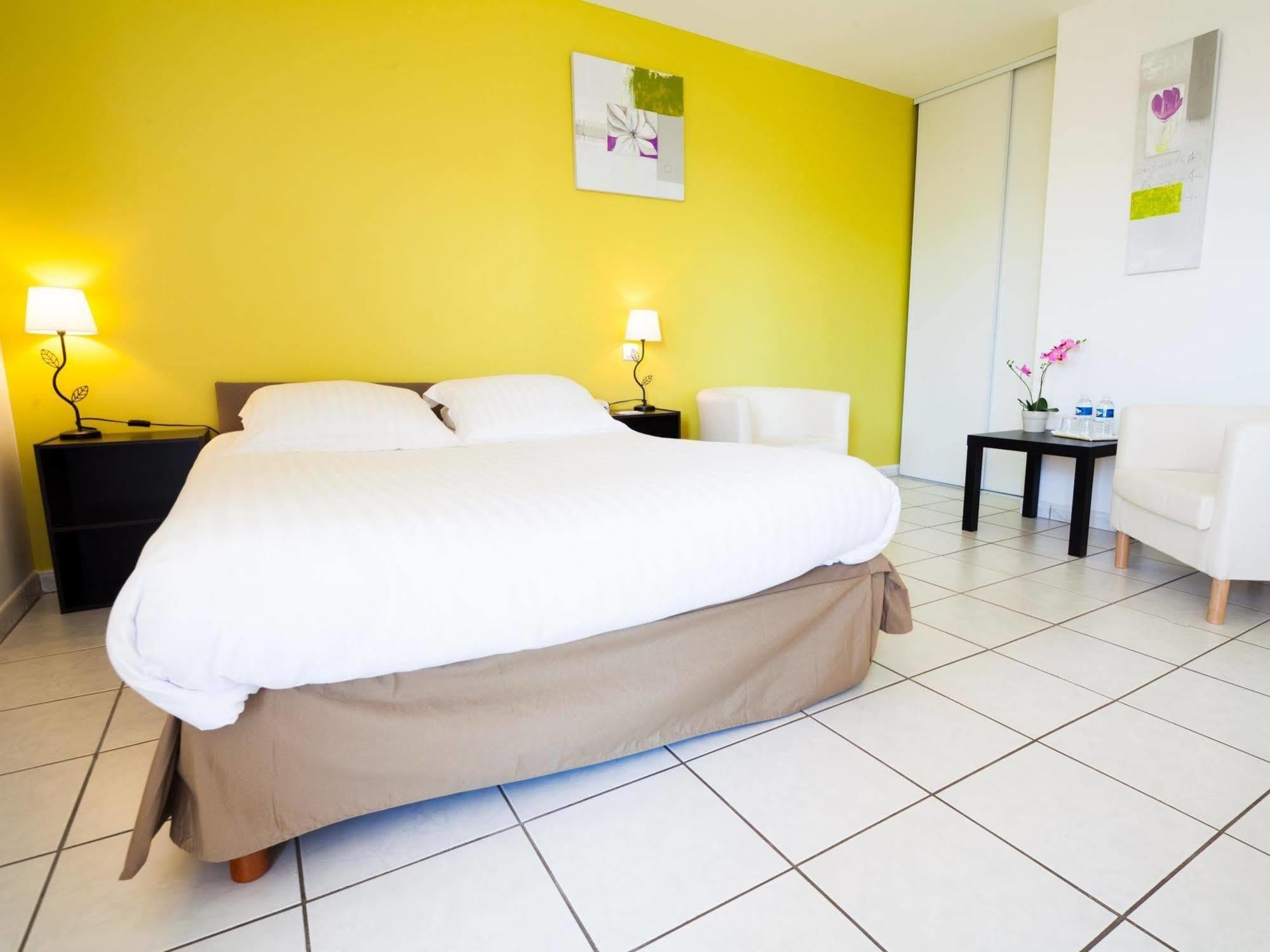 Le Grand Jardin Otel Aujargues Dış mekan fotoğraf